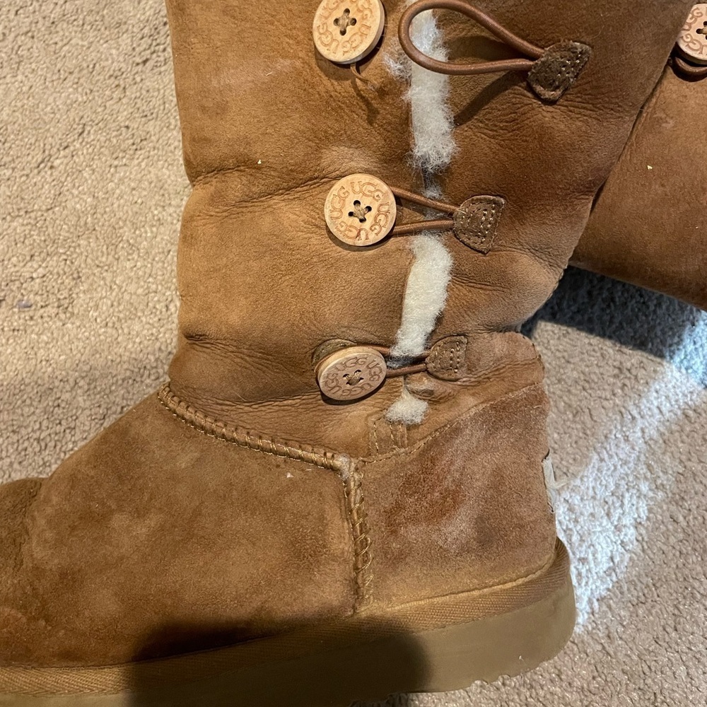 Bailey UGGs 3 button size 3.5 - Picture 4 of 4